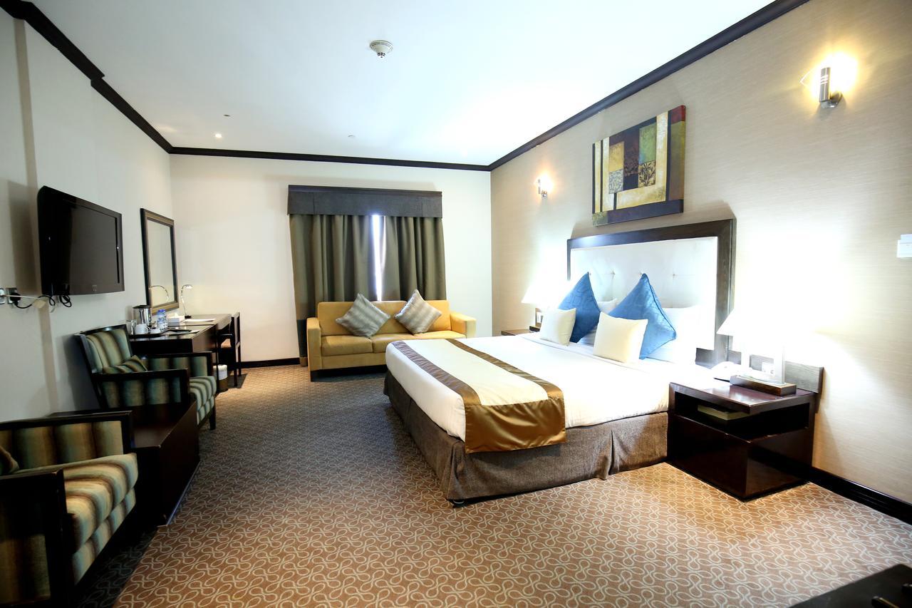 London Crown Hotel Дубай Экстерьер фото