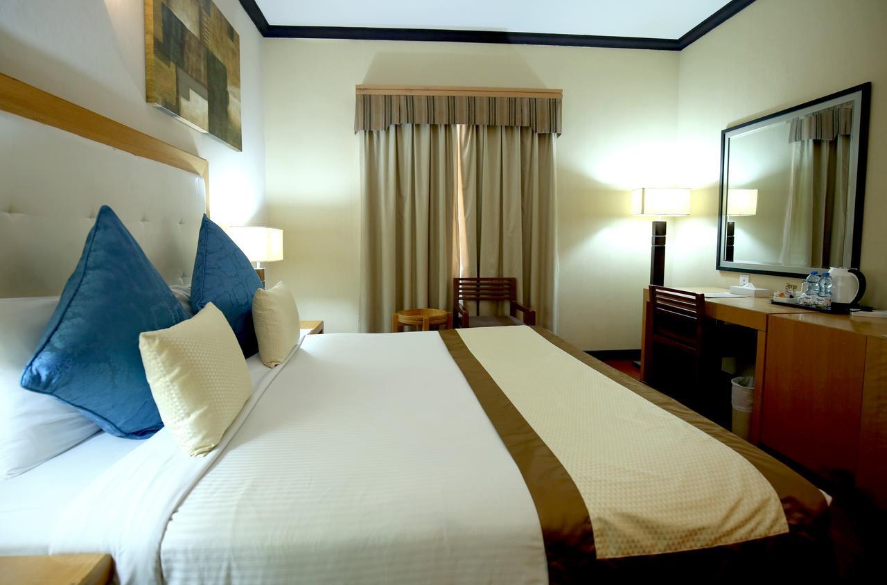 London Crown Hotel Дубай Экстерьер фото