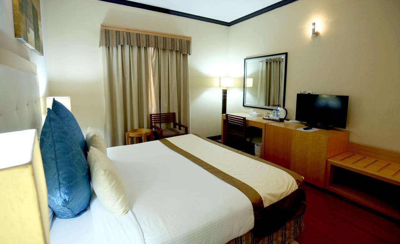 London Crown Hotel Дубай Экстерьер фото