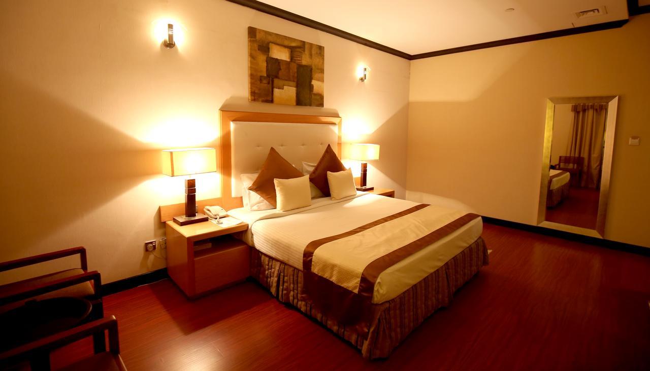 London Crown Hotel Дубай Экстерьер фото